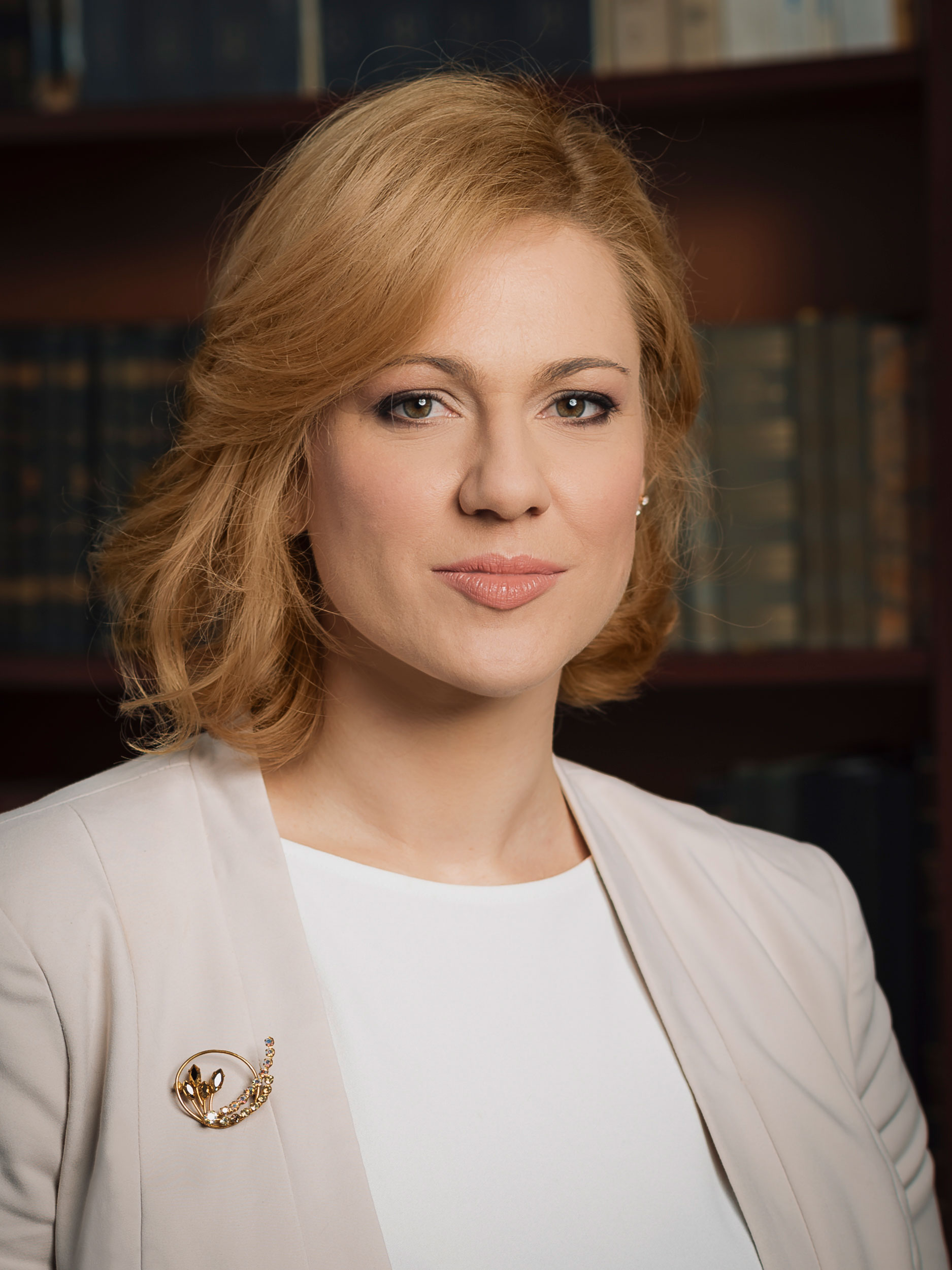 Éva Émi Radi